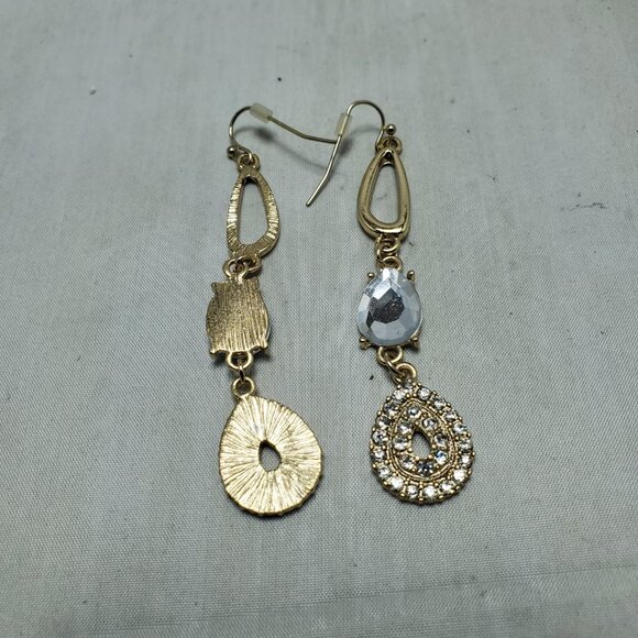 Bijou Drive Gold dangle with rhinestones earrings - Picture 7 of 7